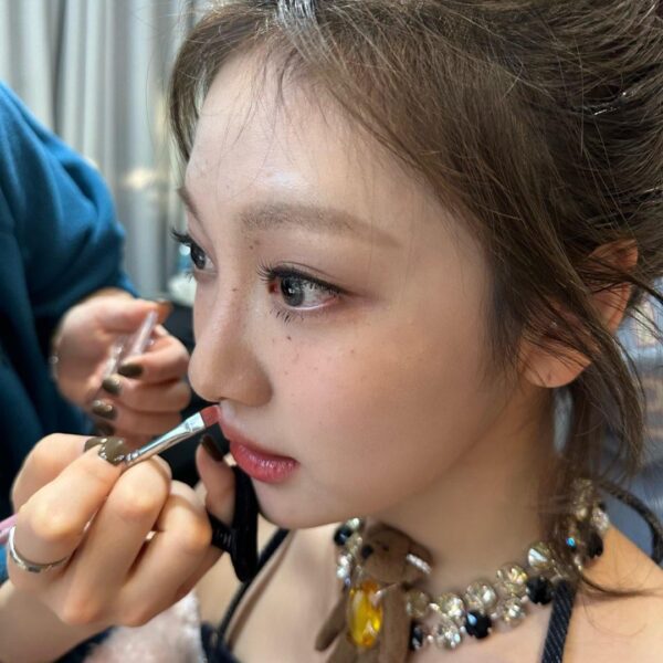 230302 aespa Twitter Update with Ningning - Thanks Vogue 👁️