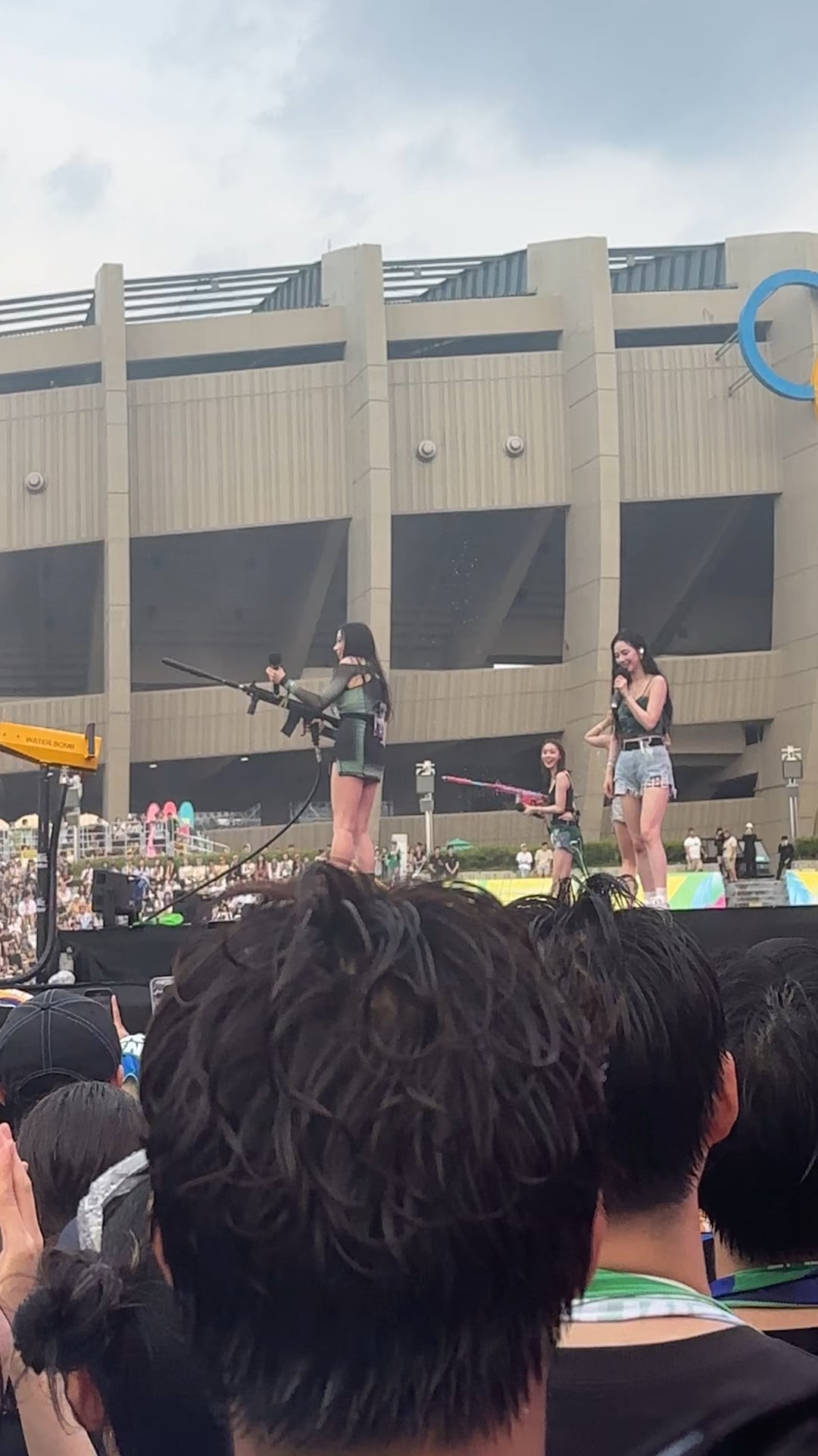 230625 aespa having fun with the water guns at Waterbomb Seoul 2023