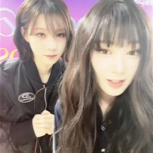 230319 aespa Twitter update with Winter and Giselle (2)