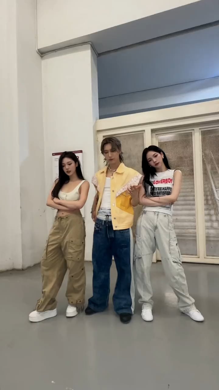 230924 NCT TikTok Update with Karina & Ningning - Baggy Jeans Challenge with NCT Ten