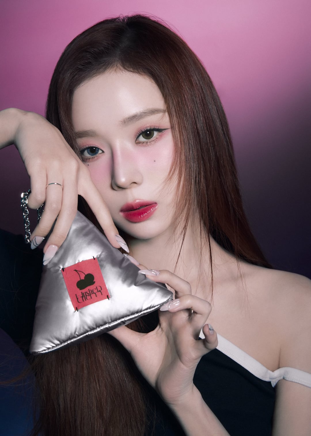 231225 Espoir Twitter Update with Winter - Winter x espoir Hushed Cherry Edition Silver Pouch