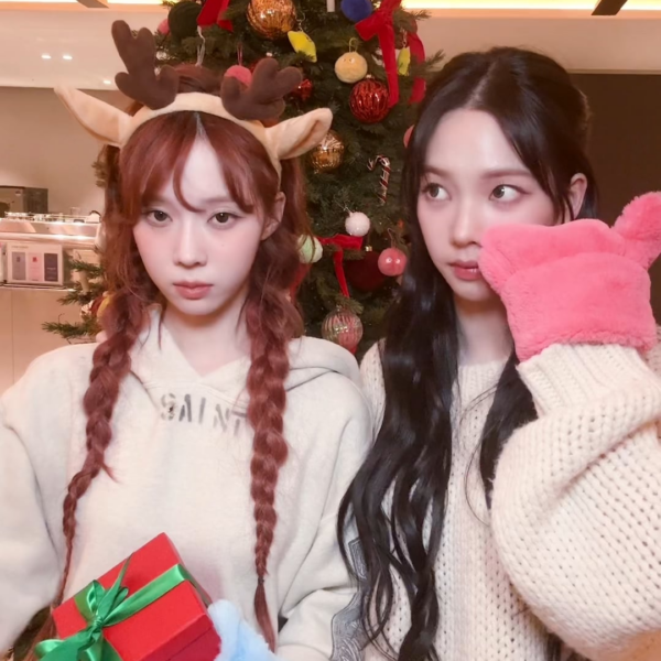 231221 aespa TikTok Update with Winter & Karina - Knowing me better than myself, Will become a habit of yours💙🤍 #Jinglebellrock_Challenge 🤟