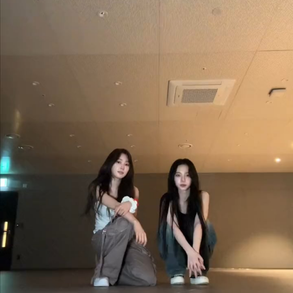 231211 aespa TikTok Update with Giselle and Karina - How about receiving #audiz as a Christmas present?