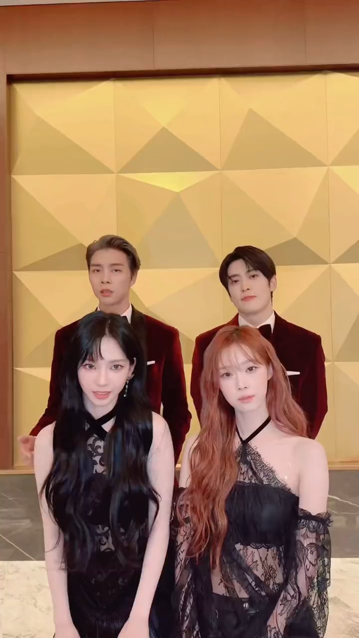 231225 aespa TikTok Update with Karina and Winter - Jingle Bell Rock🎄✨ (with NCT 127 Johnny and Jaehyun)