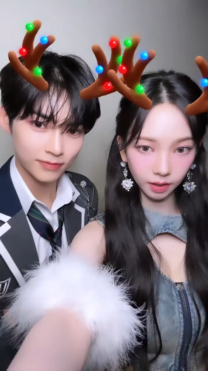 231219 aespa TikTok Update with Karina - Jingle Bell Rock 🎄🔔 (with ZEROBASEONE Sung Hanbin)