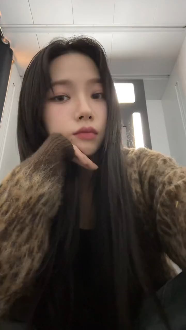 231219 aespa TikTok Update with Karina - 🤫