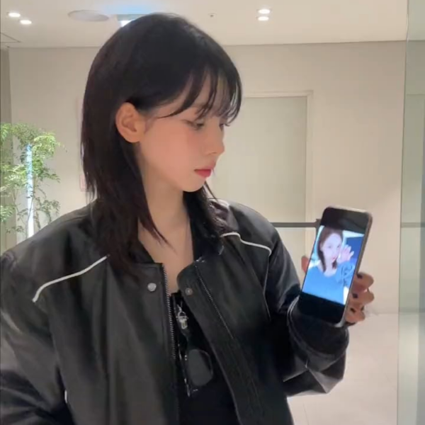 240205 aespa TikTok Update with Karina and Winter - 💙📱🤍