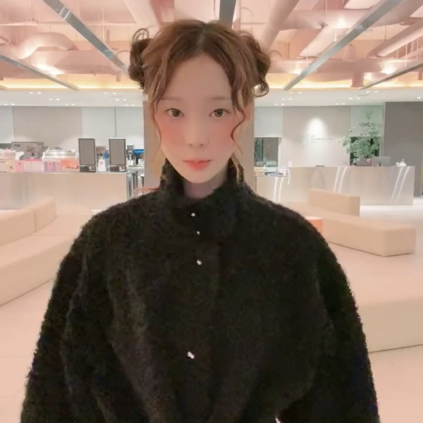 240208 aespa TikTok Update with Winter — #KimPpoppi Everything is lovely from head to toe 🤍