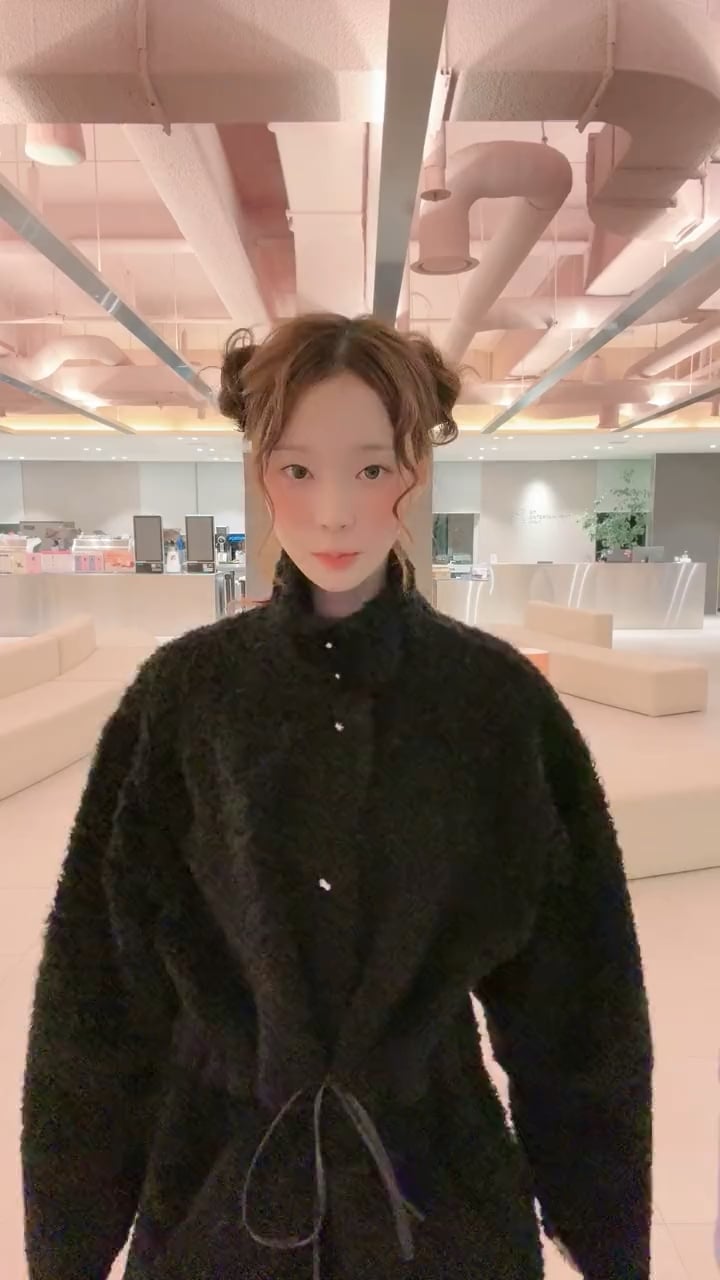 240208 aespa TikTok Update with Winter — #KimPpoppi Everything is lovely from head to toe 🤍