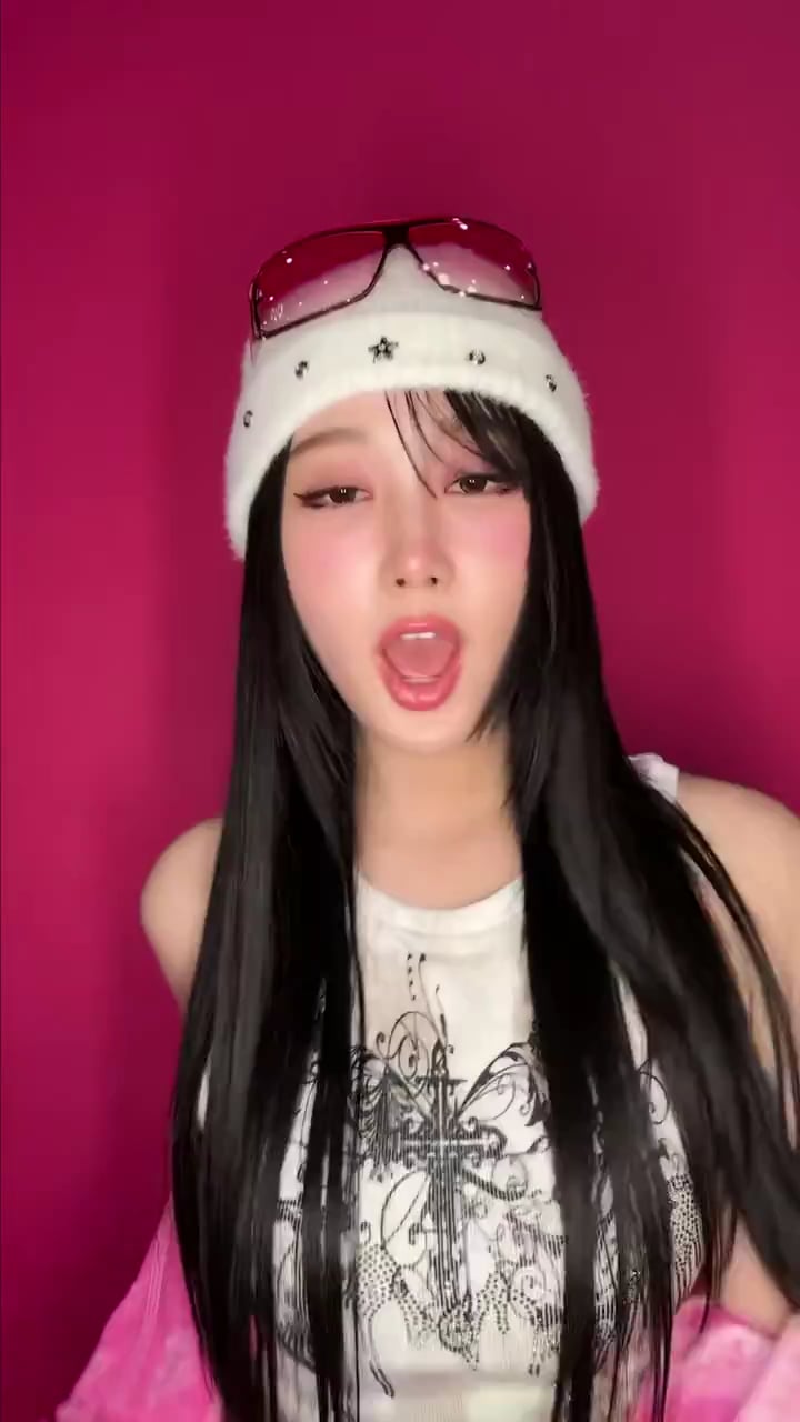 240708 aespa TikTok Update with Giselle - Whatʼs so funny🫢 honey🤭