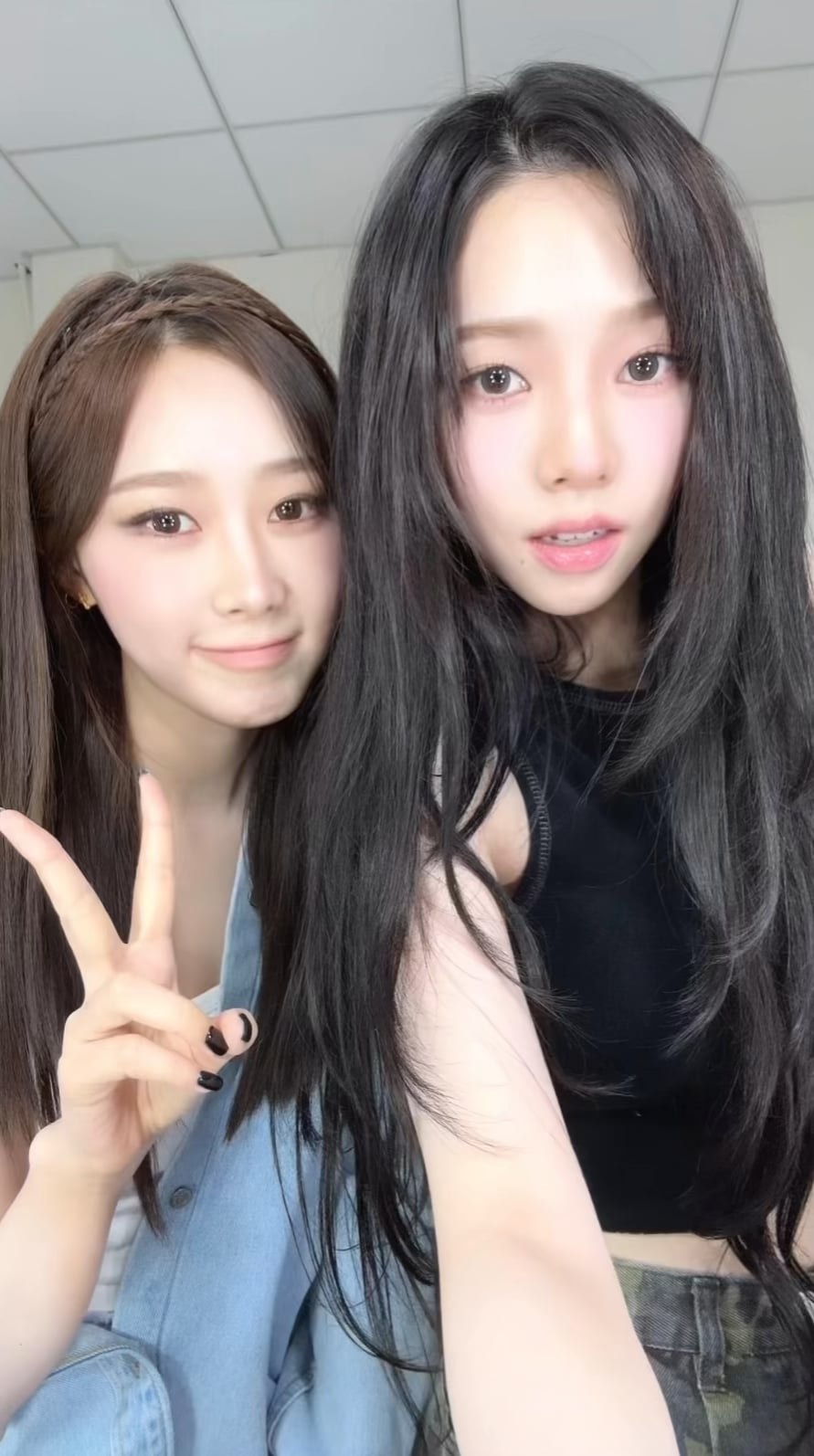 240809 aespa TikTok Update with Giselle & Karina - Hold Up✋🤚