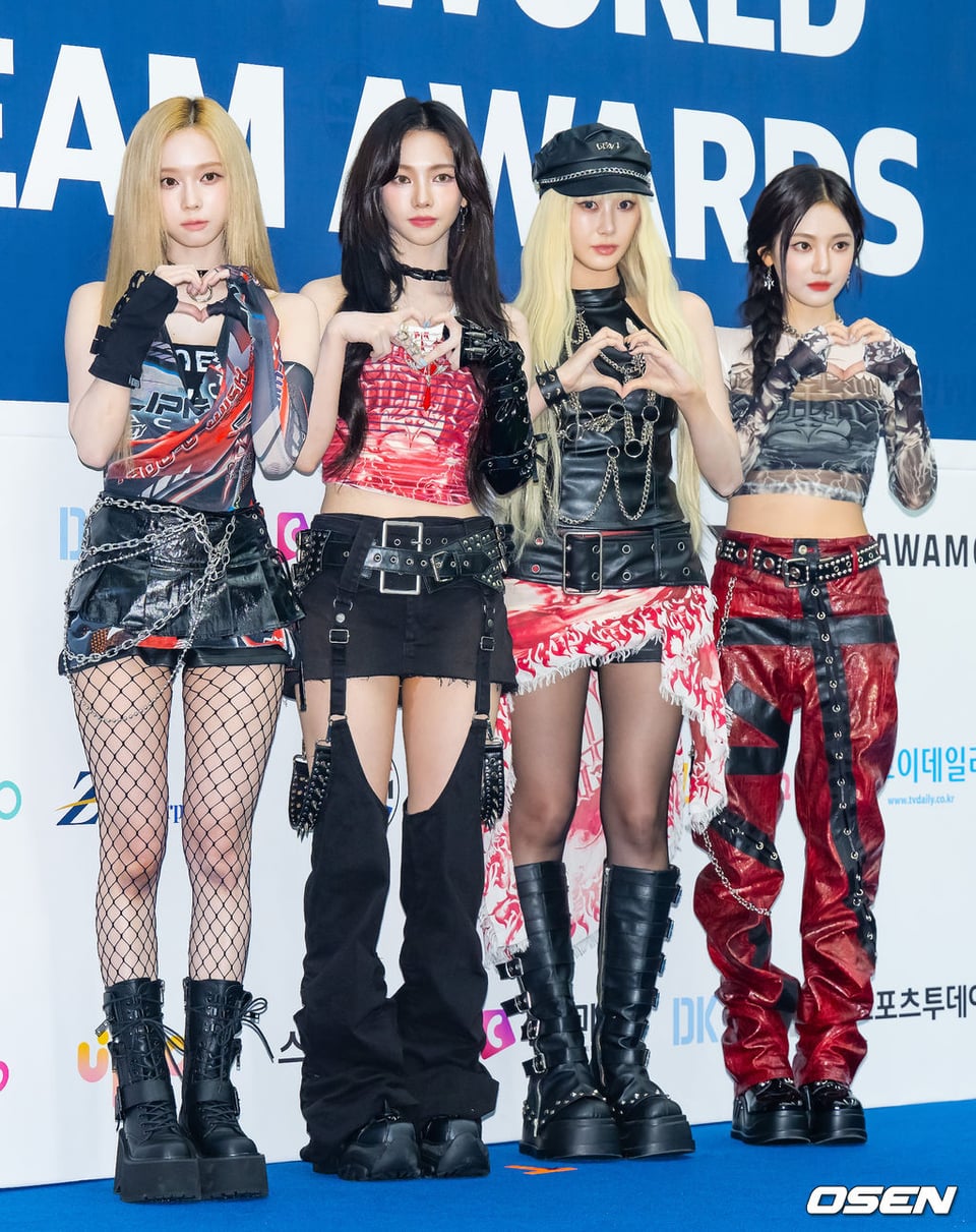 240822 aespa at K-World Dream Awards' Blue Carpet (Press Photos)