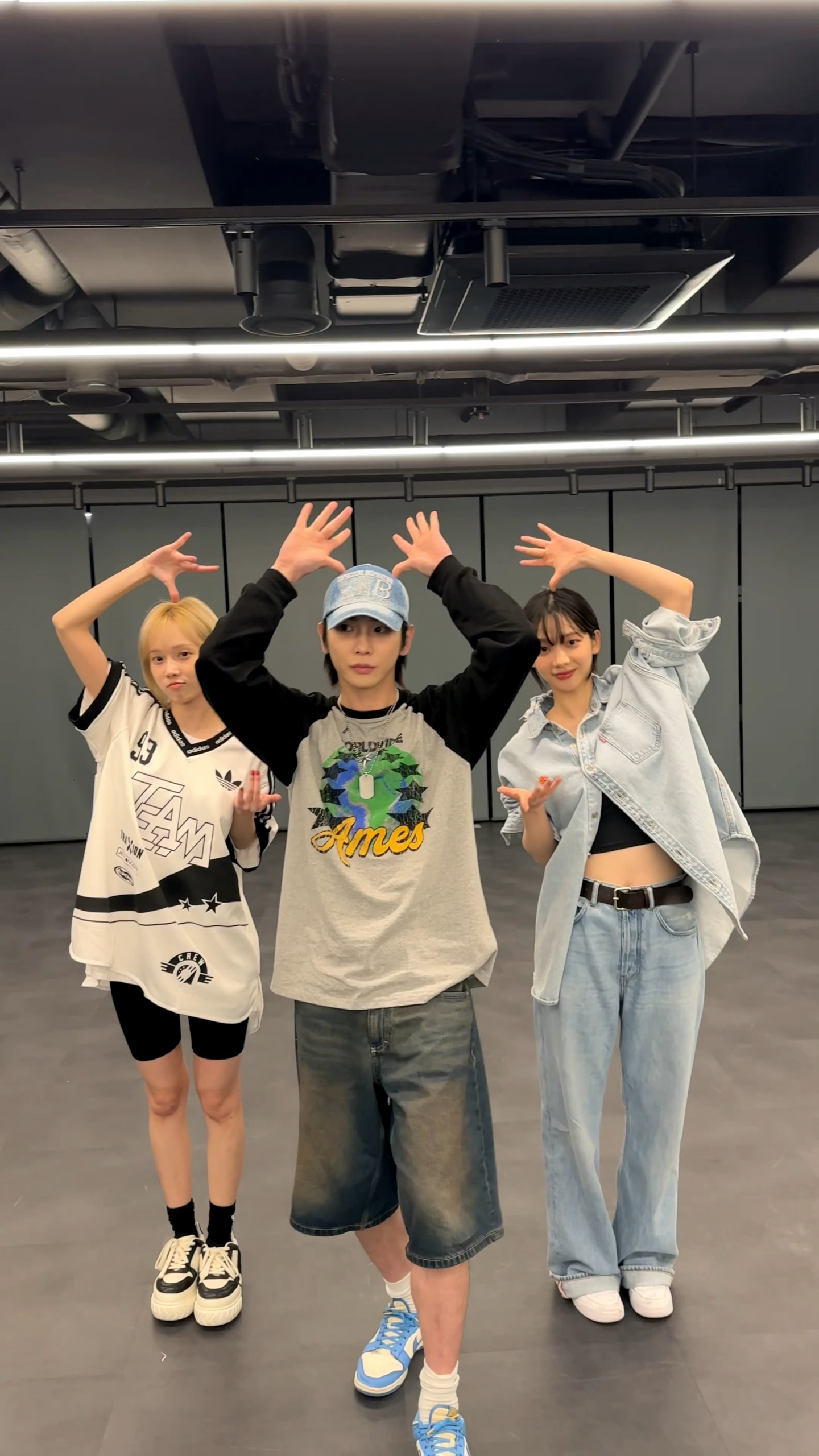 240924 SHINee TikTok Update with Winter & Karina - ⭐️🦊💙🍸 #PleasureShopChallenge (with KEY)