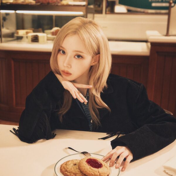 240909 Winter for ESQUIRE Korea x Ralph's Coffee Seoul