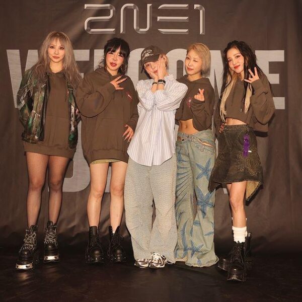 241009 CL Instagram Update with Winter (with 2NE1)